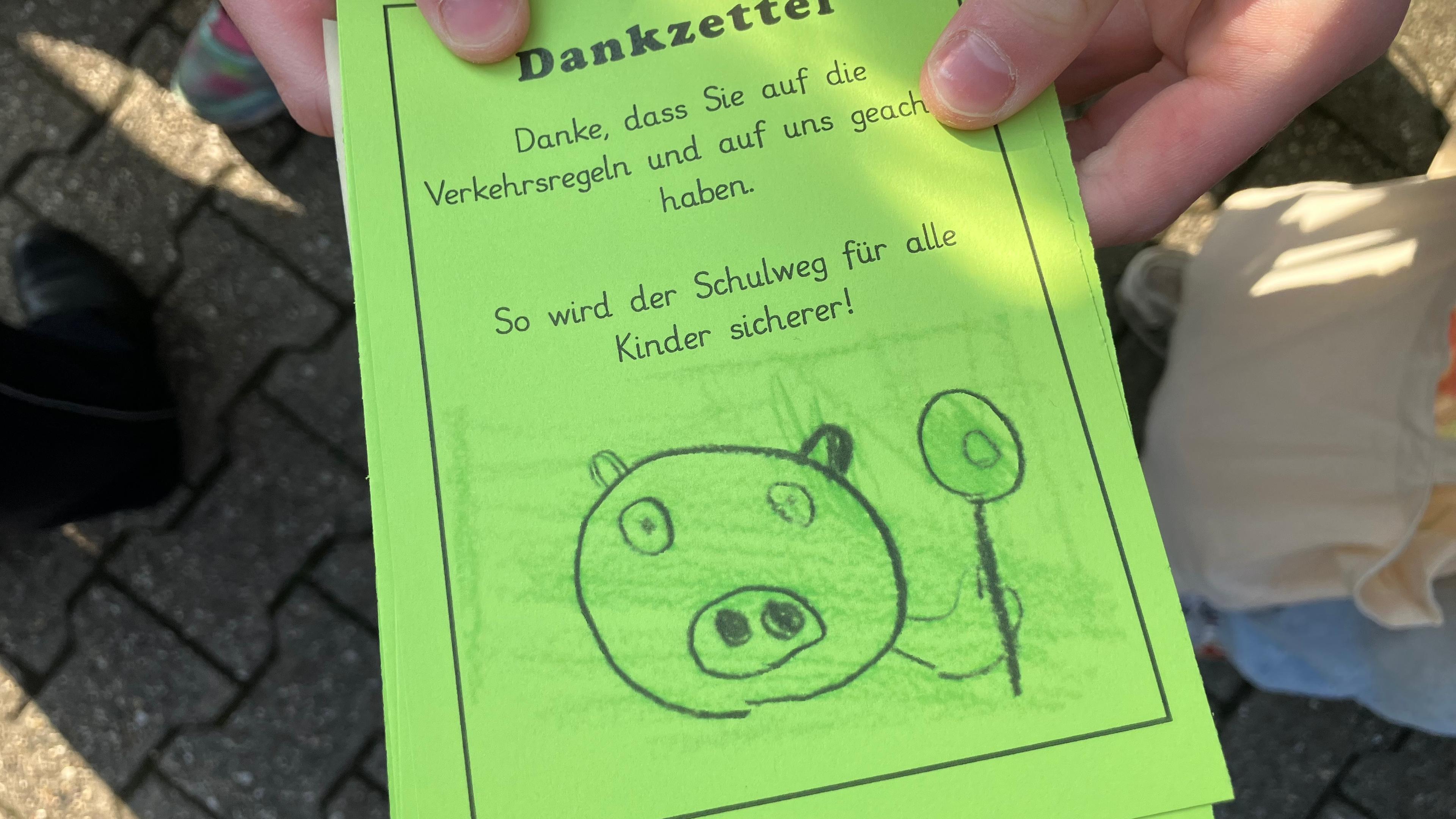 Ein Dankzettel wird ausgegeben