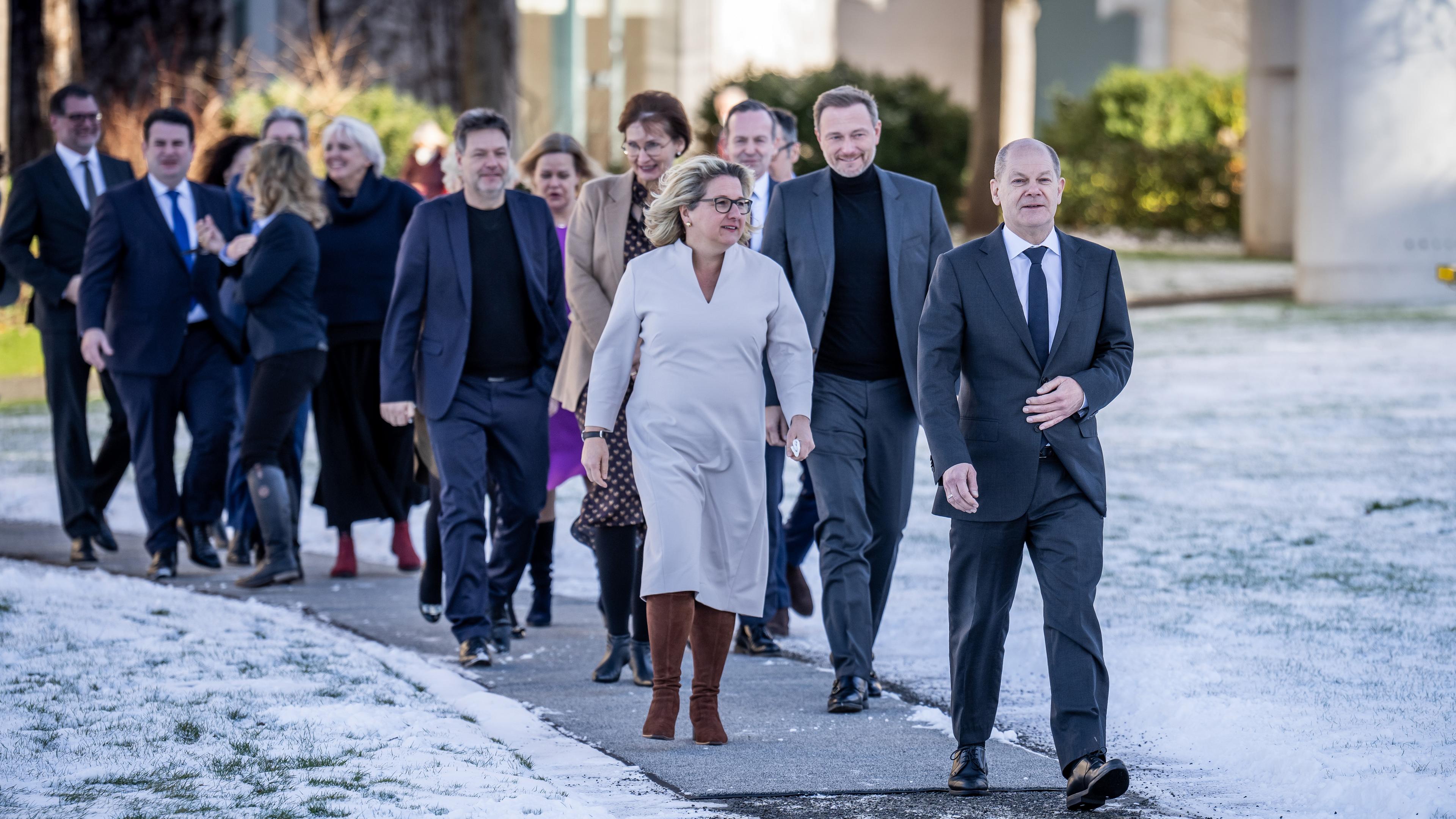 Die Minister des Bundeskabinetts auf dem Weg zur Kabinettsklausur im Kanzleramt, Berlin 21.01.2022