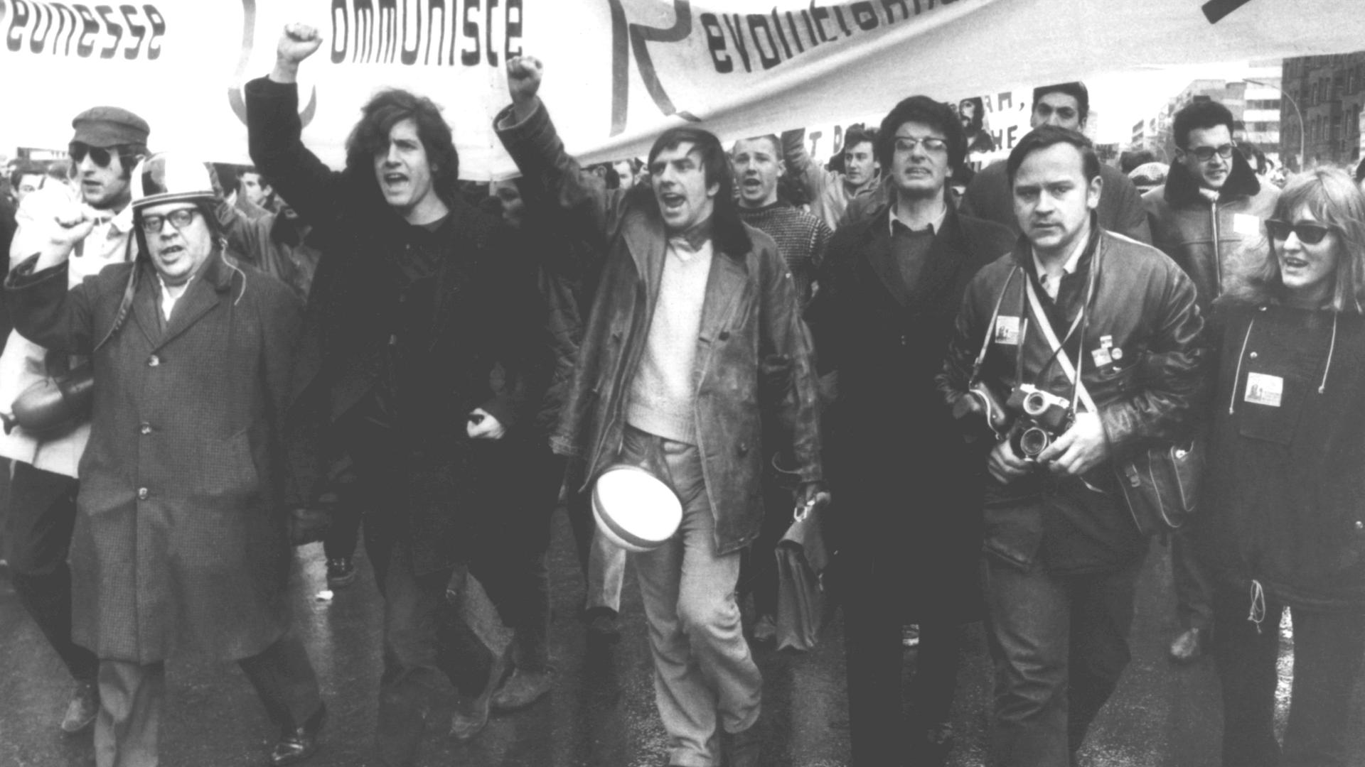 Demonstrierende gehen 1968 gegen den Krieg in Vietnam auf die Straße. Darunter ist auch Rudi Dutschke.