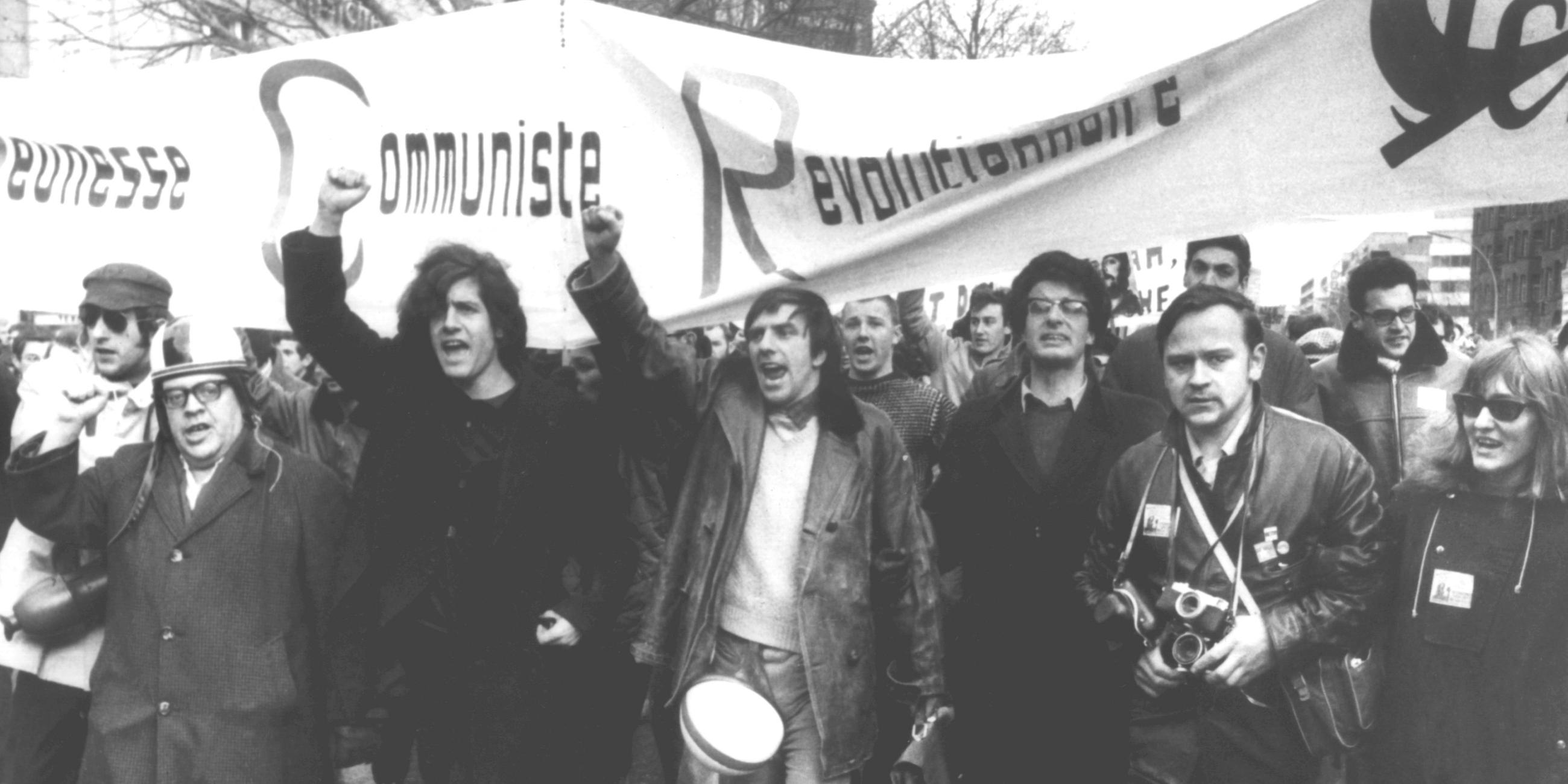 Demonstrierende gehen 1968 gegen den Krieg in Vietnam auf die Straße. Darunter ist auch Rudi Dutschke.