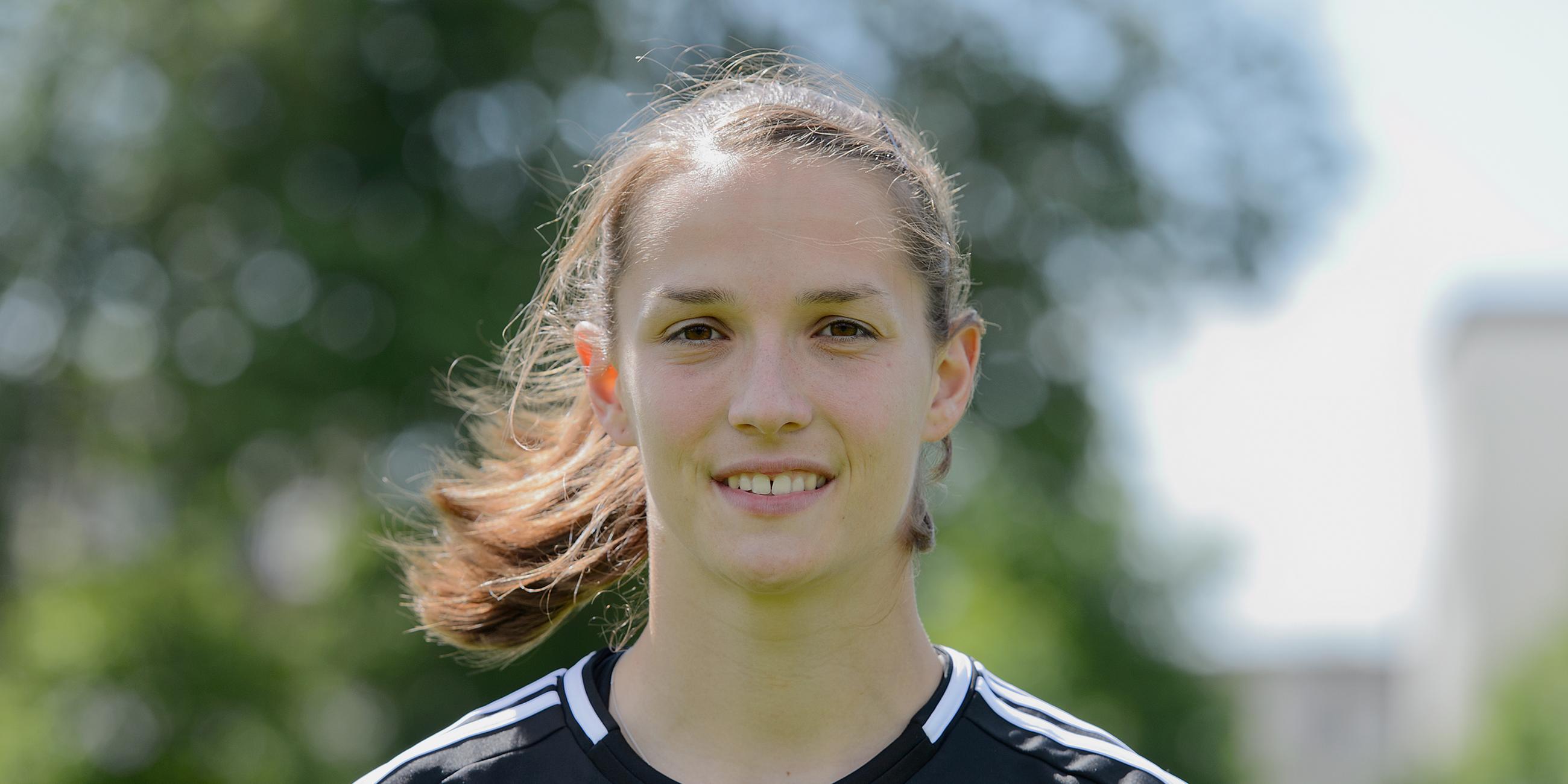 Laura Benkarth, Tor