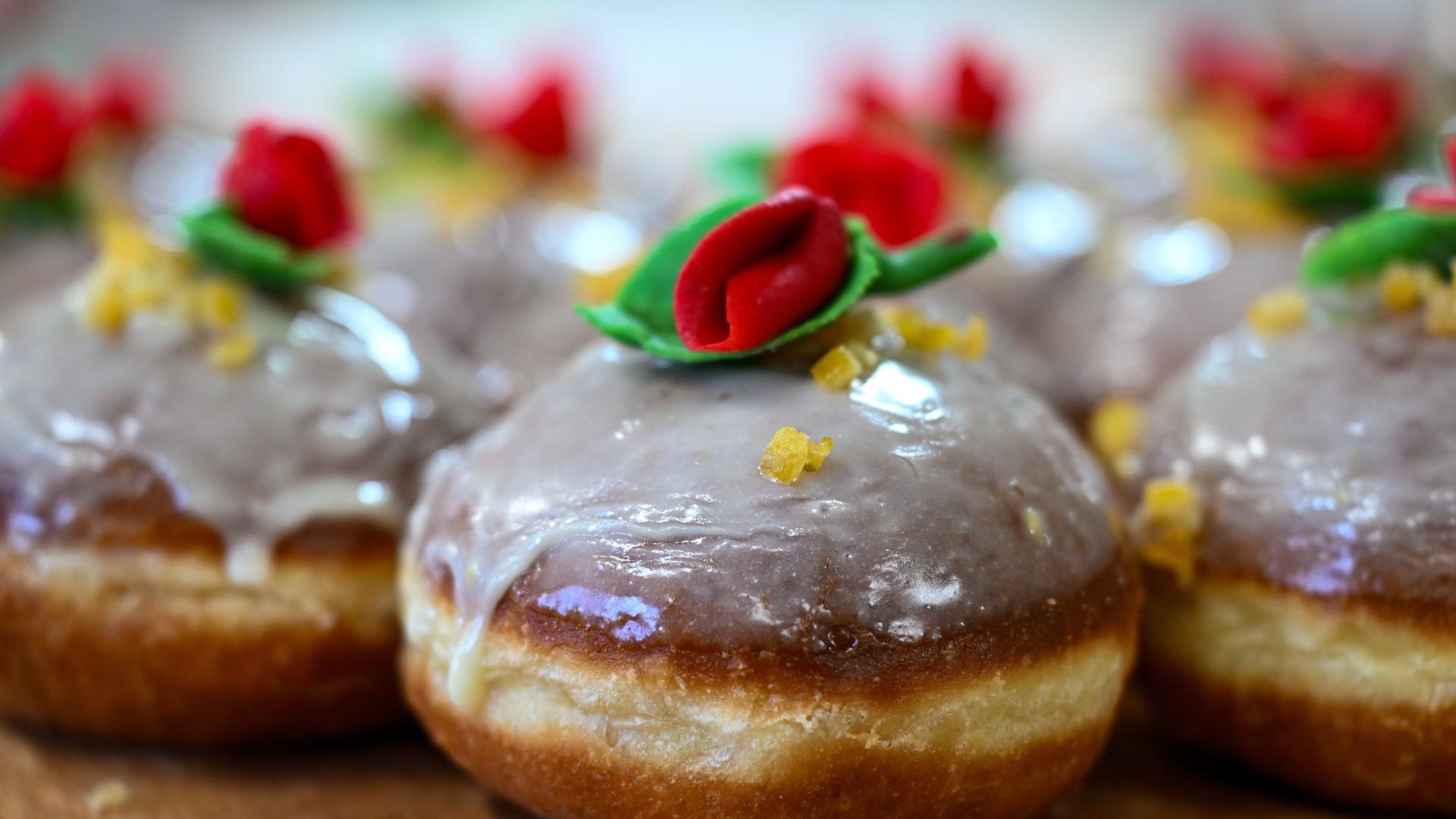 Am Dicken Donnerstag werden in Polen Leckereien gebacken. 