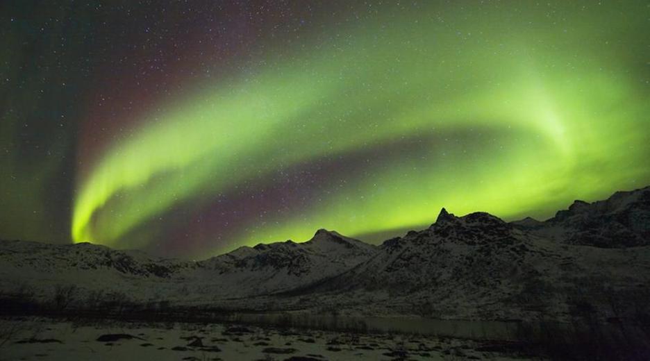 Die Straßenlaternen in Reykjavik sind aus. In der Nacht konnten Einheimische und Touristen in Island das Himmelschauspiel beobachten.