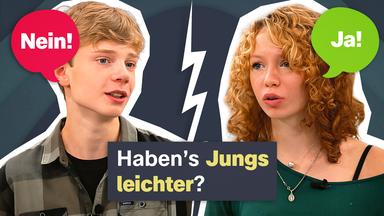 Zwei Jugendliche, die darüber diskutieren, ob Jungs es besser haben.