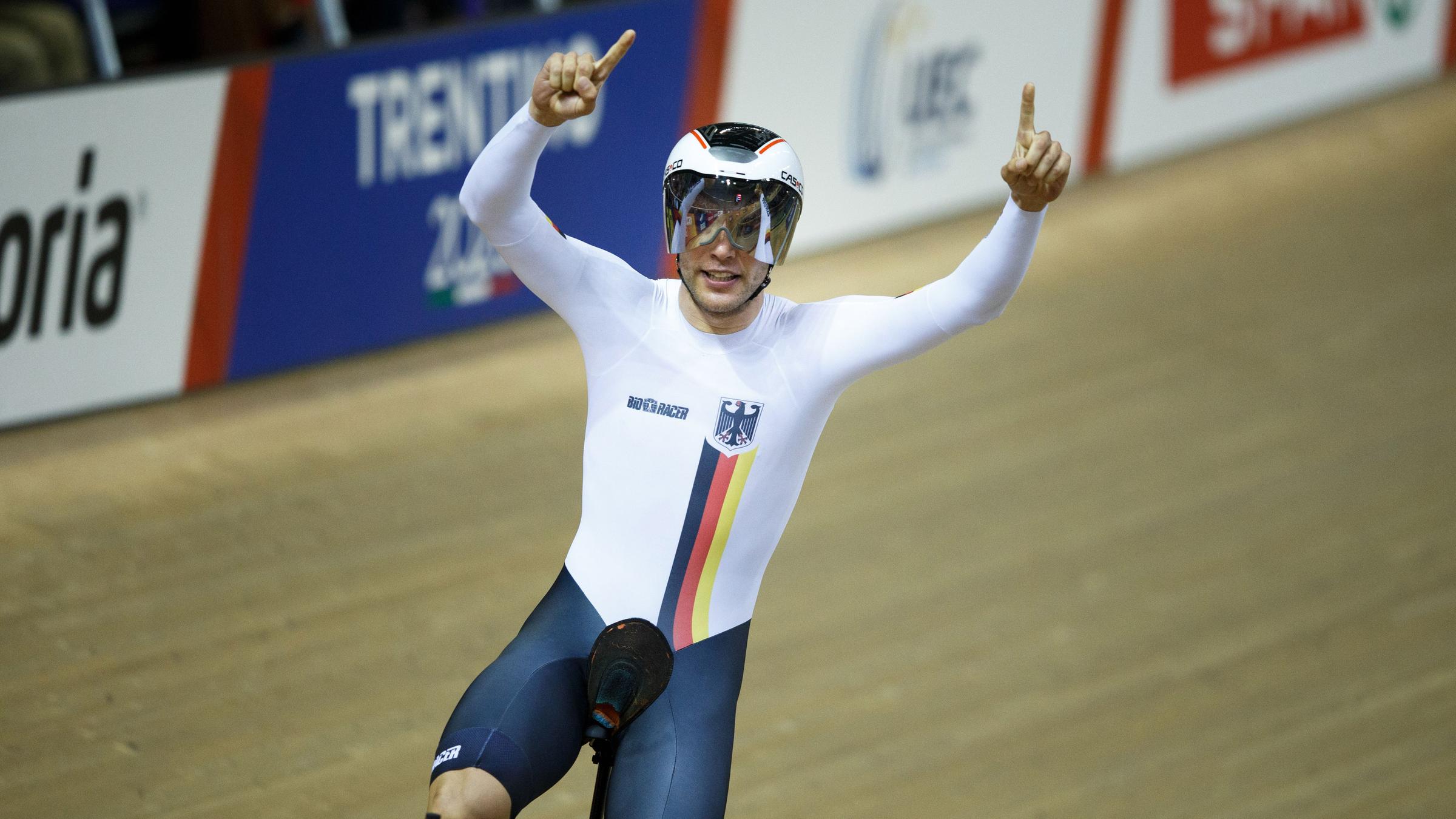 Domenic Weinstein gewinnt Gold in der Einerverfolgung