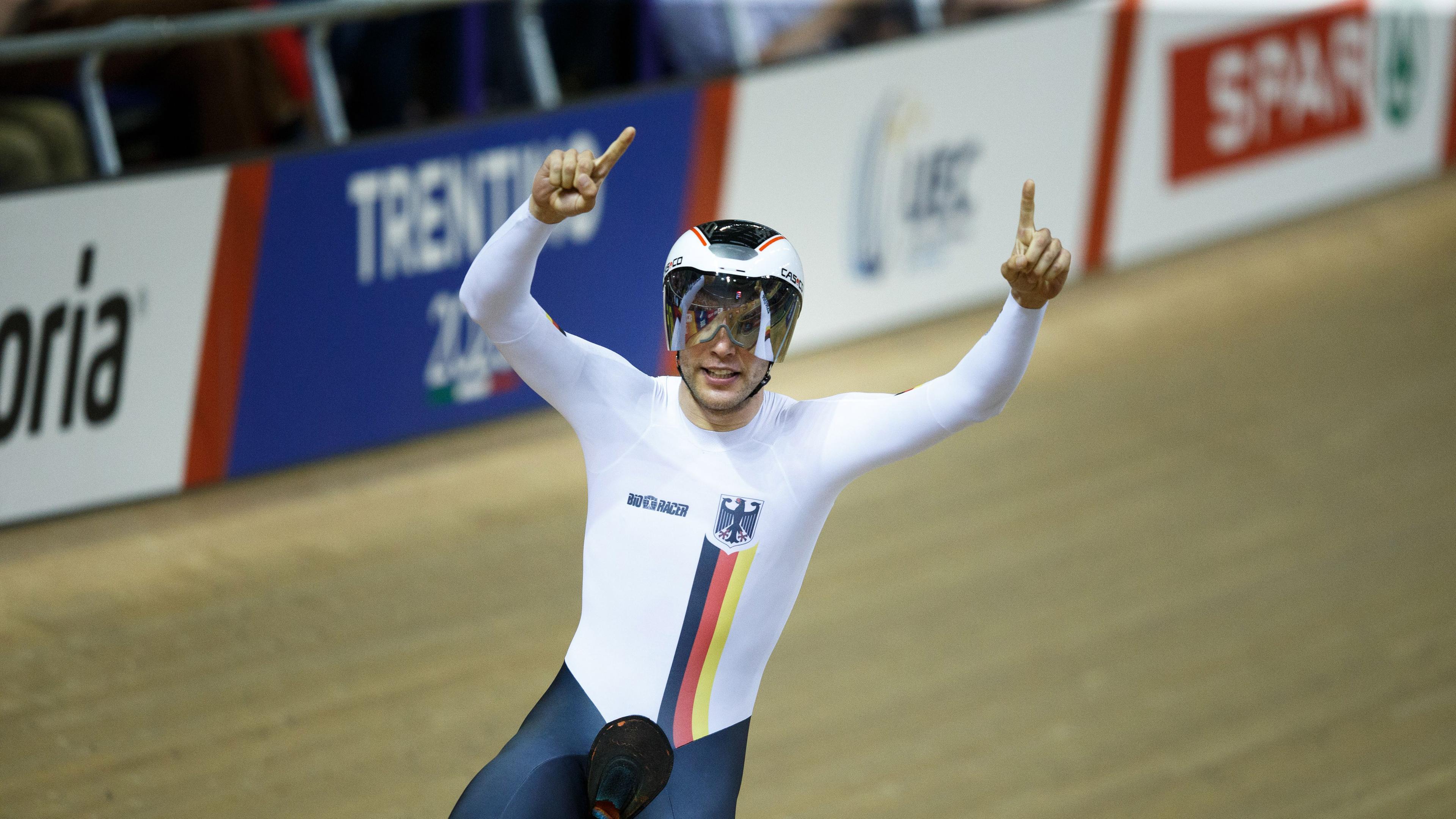Domenic Weinstein gewinnt Gold in der Einerverfolgung