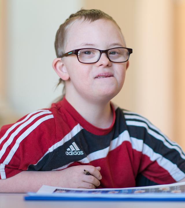 Junge mit Down-Syndrom