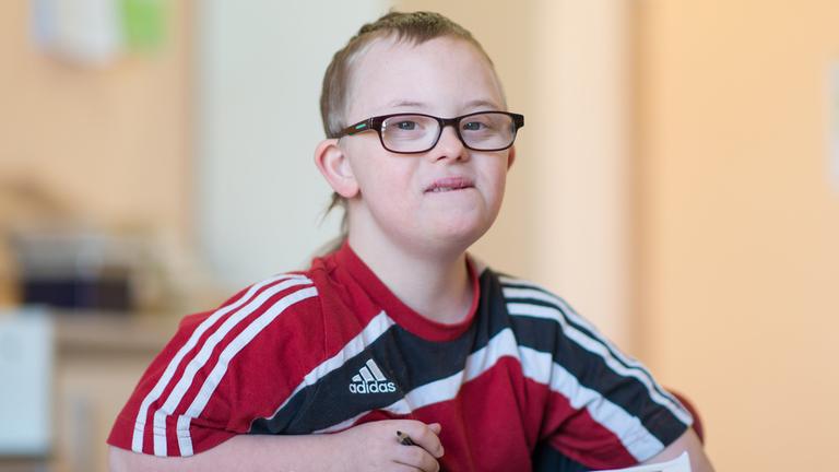 Junge mit Down-Syndrom