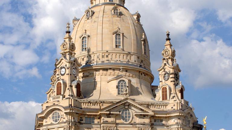 Blick auf die wieder errichtete Frauenkirche in Dresden.