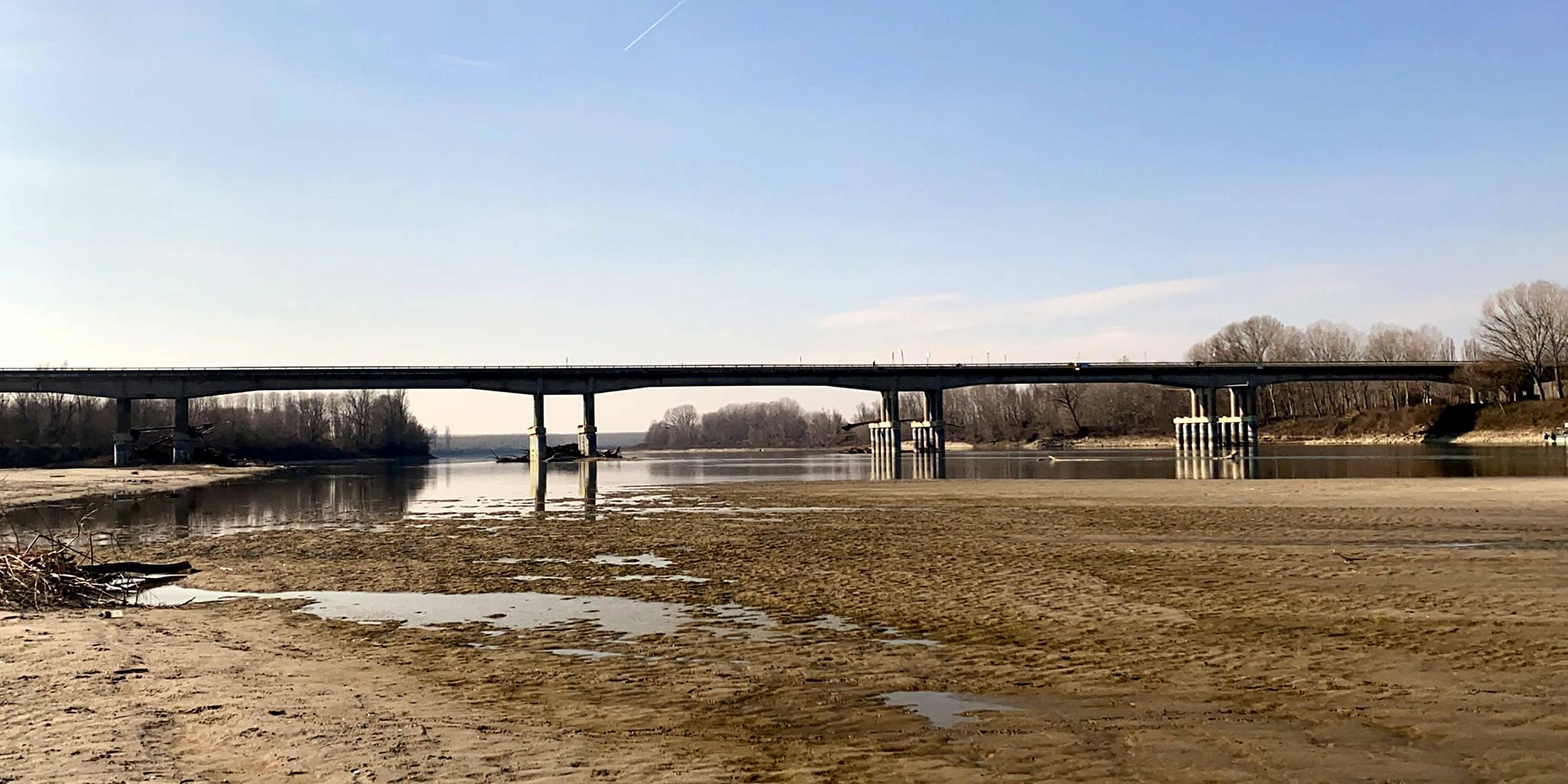 Der Fluss Po ist fast völlig ausgetrocknet im Februar 2023.
