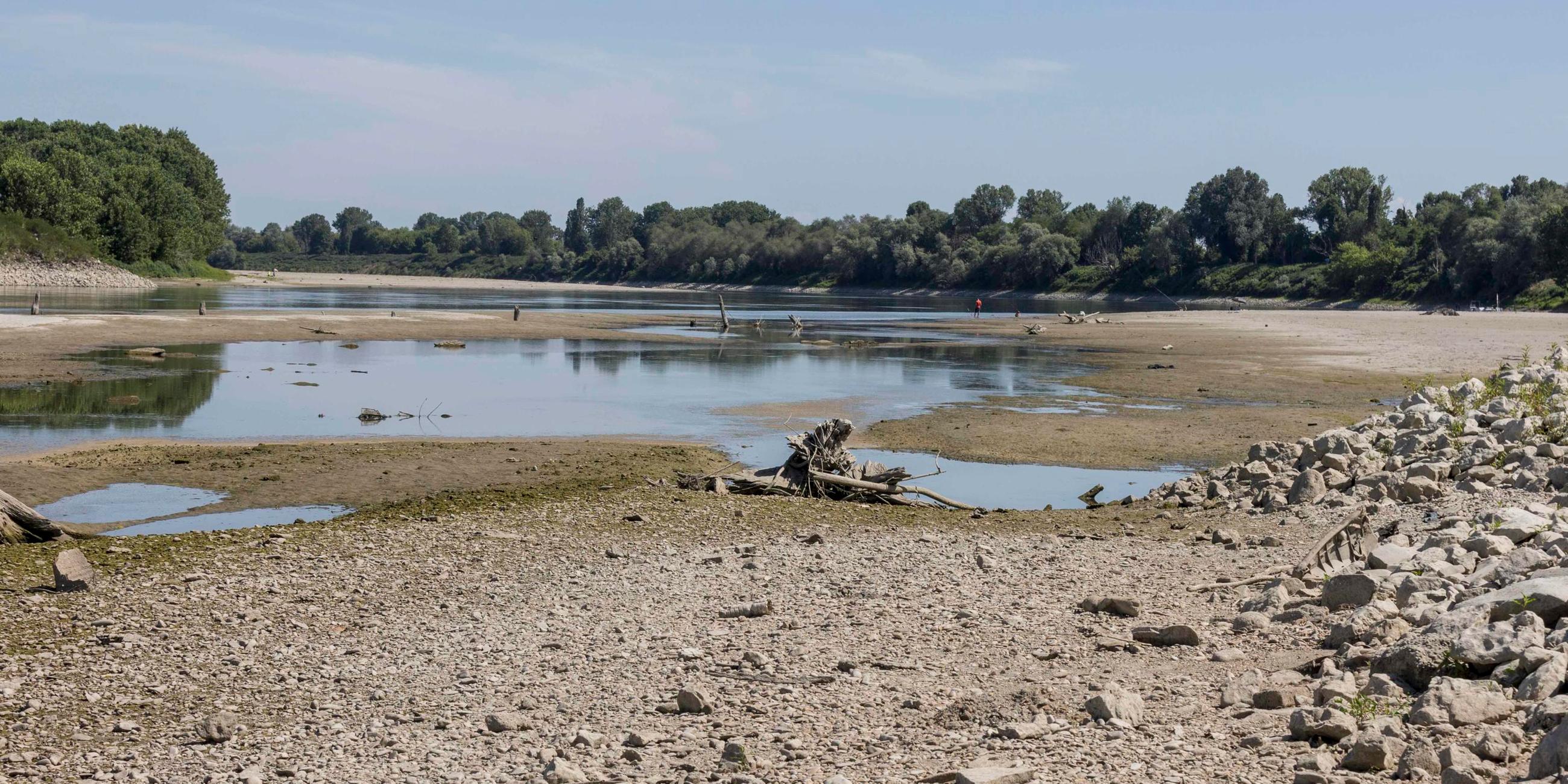 Das Foto zeigt den fast ausgetrockneten Fluss Po im Norden Italiens im Februar 2023. 