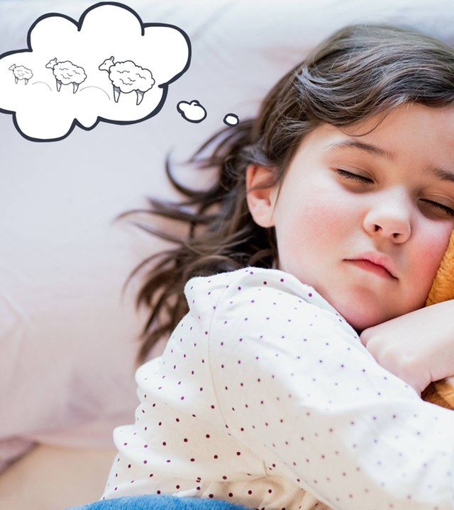 Schlafendes Kind mit Kuscheltier - Gedankenblase mit Schäfchen
