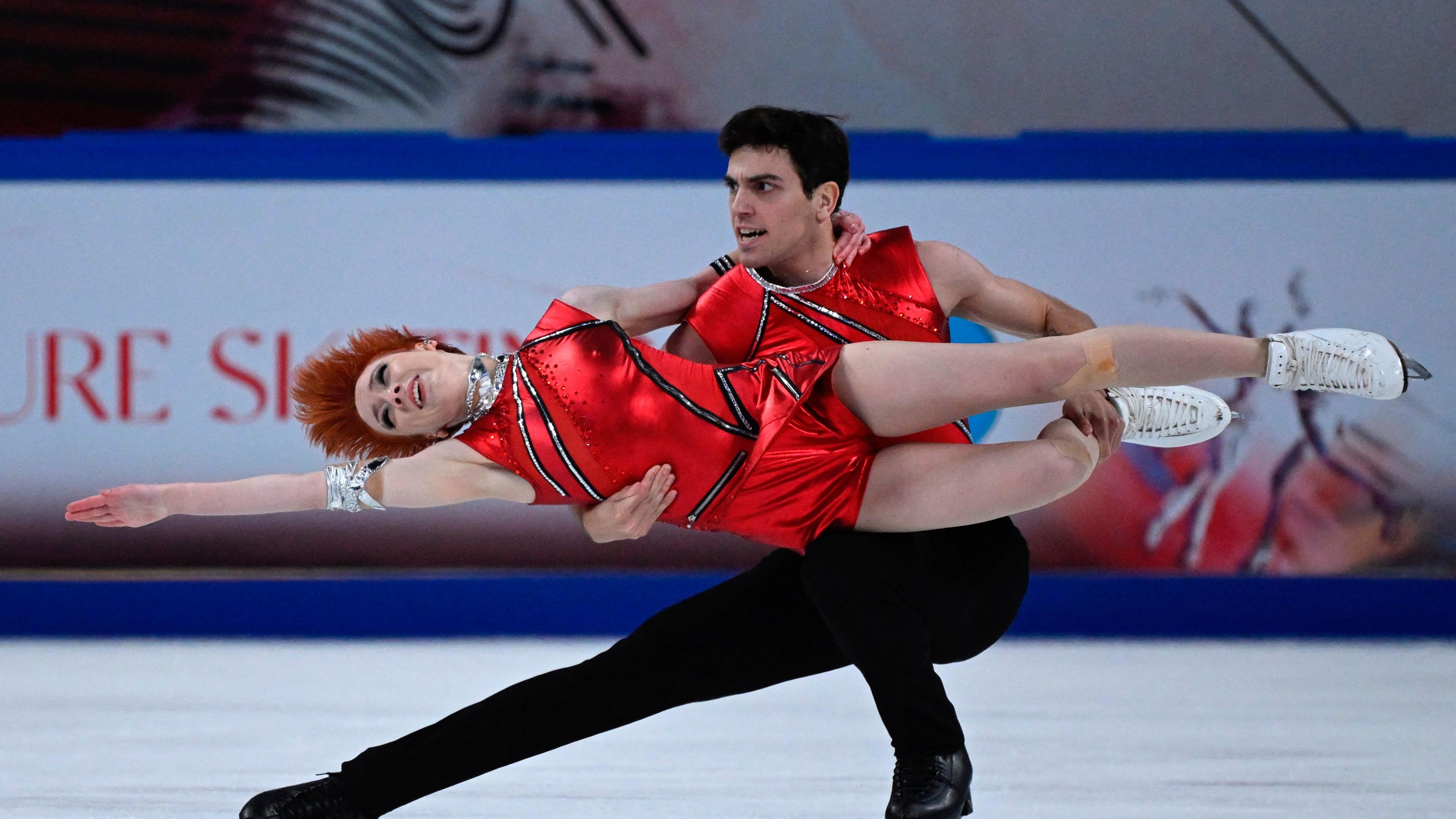  Evgeniia Lopareva and Geoffrey Brissaud aus Frankreich bei dem Eiskunstlauf Grand Prix von China 2025.