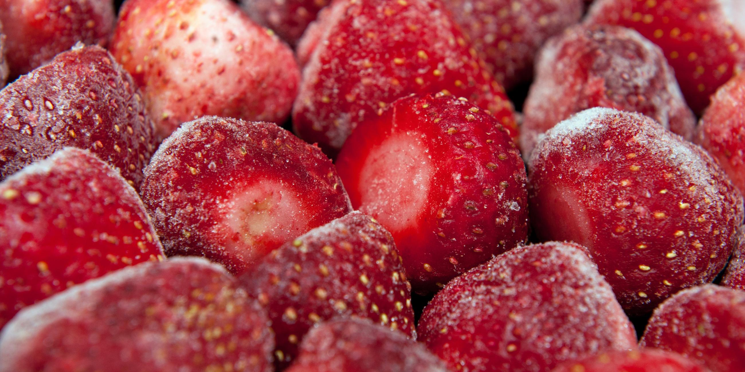 gefrorene Erdbeeren, die als Tiefkühlkost verkauft werden. 