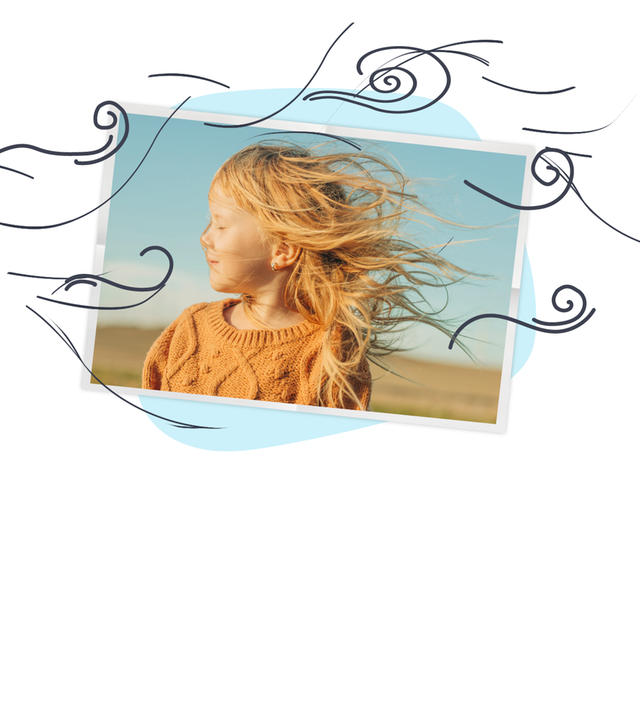 Foto von einem Mädchen mit gezeichneten Windstößen