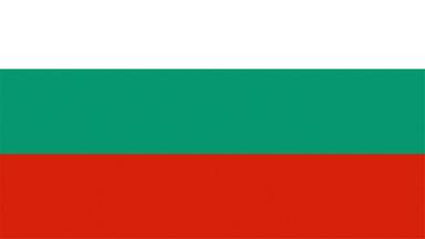 Flagge von Bulgarien mit drei Balken übereinander: weiß, grün, rot