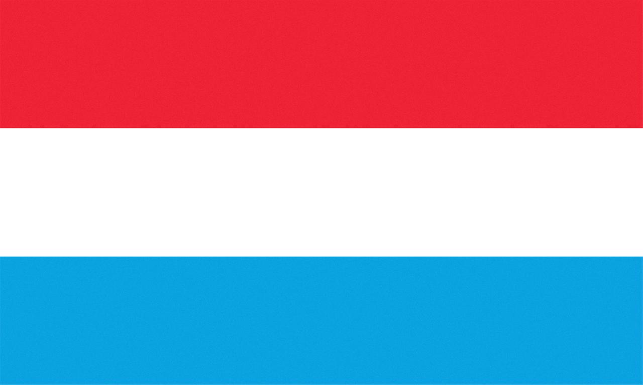 Flagge von Luxemburg mit drei Farben übereinander: rot, weiß, hellblau