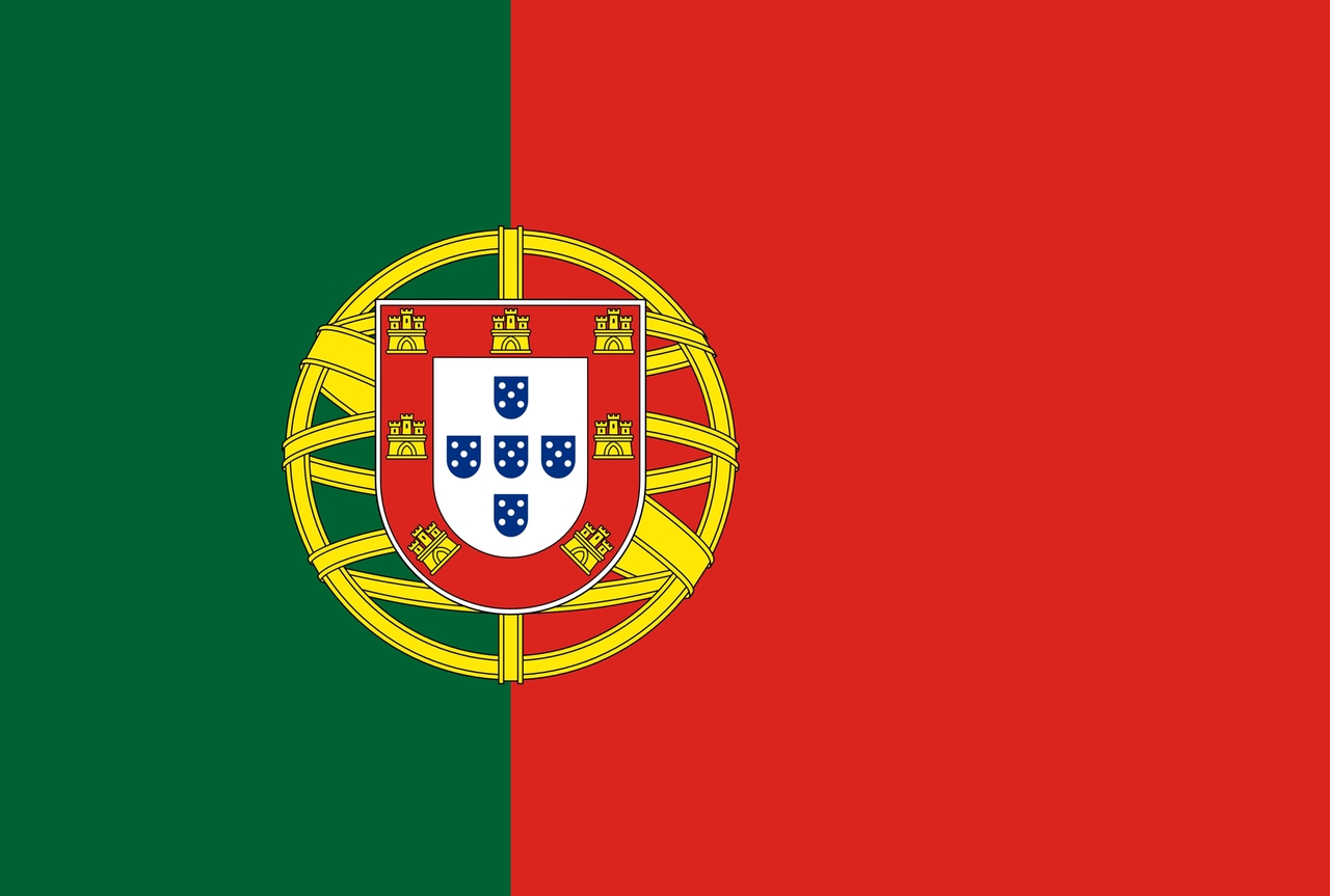 Flagge von Portugal mit grün und rot und einem Wappen auf der linken Seite