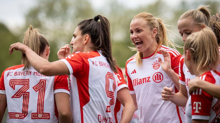 Torjubel nach dem 0:1 durch Georgia Stanway.