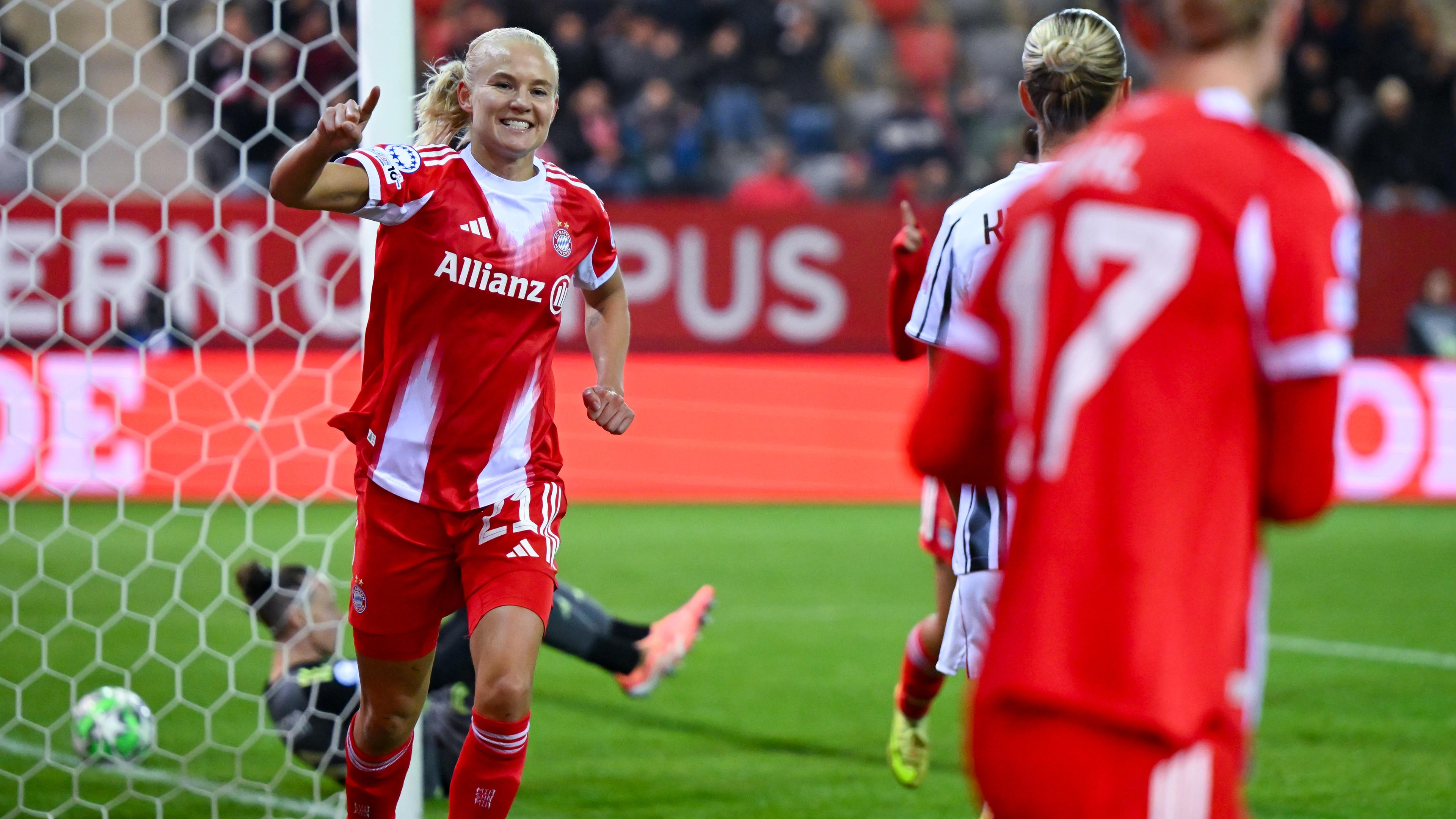 Frauen Champions League Spiel zwischen FC Bayern und Juventus. 