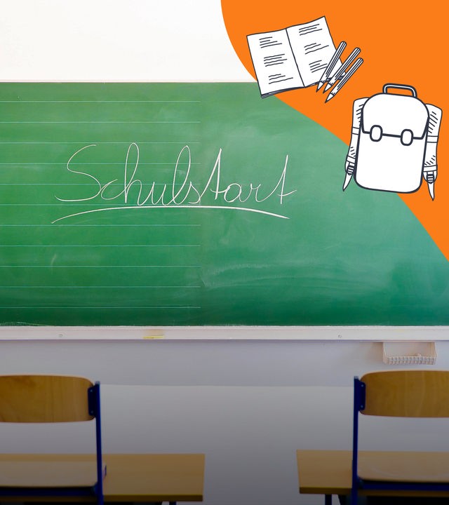 Eine Collage zeigt eine Tafel auf der steht das Wort Schulstart! Daneben ist ein orangenes Feld mit einem gezeichneten Schulranzen, einem Heft und einem Stift.
