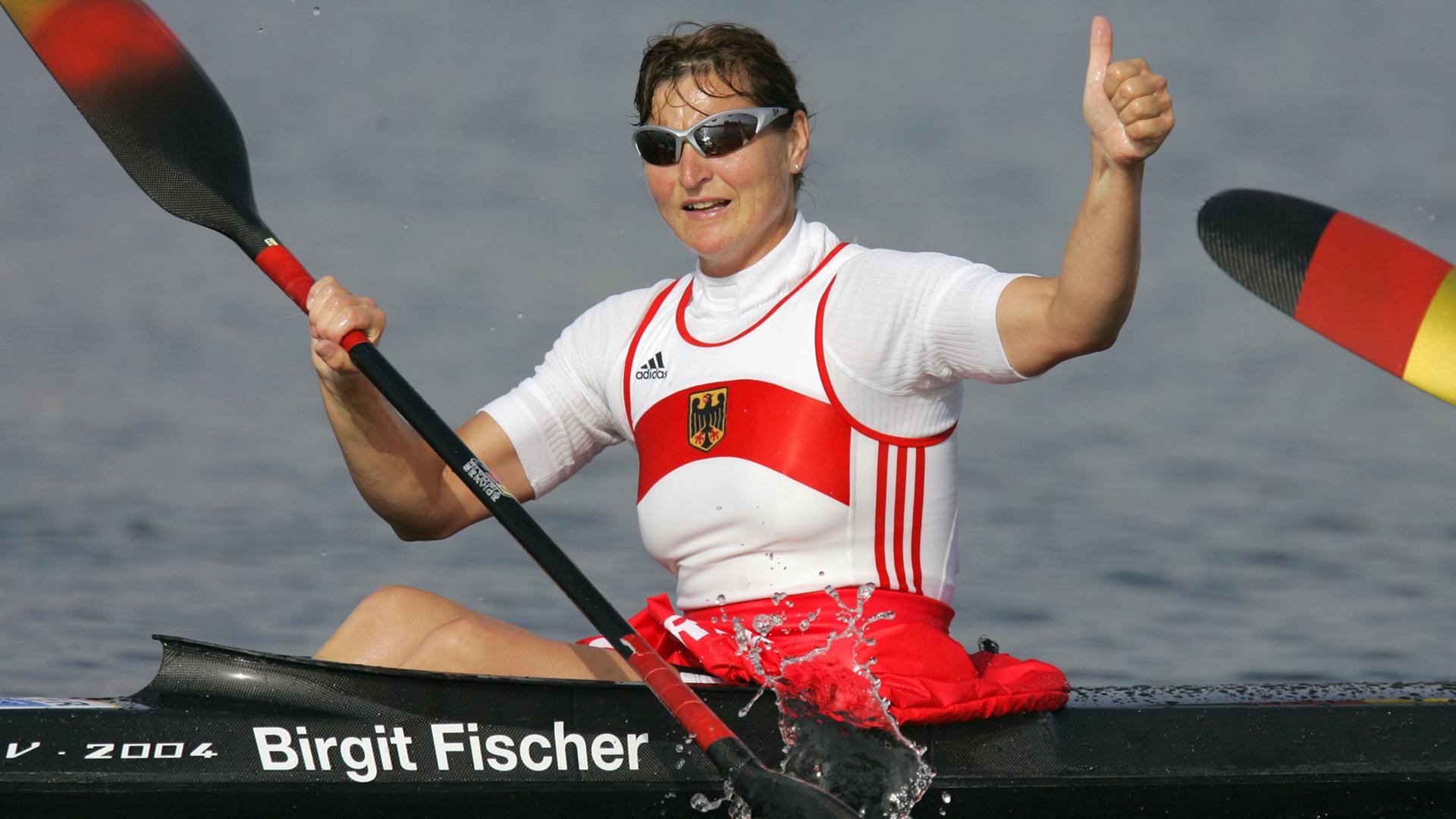 fischer, birgit - jubelt ueber olympiasieg 2004