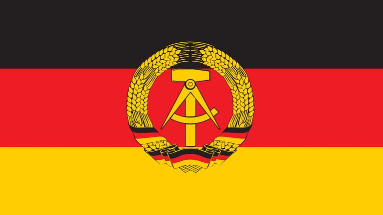 Ein Bild der DDR-Flagge
