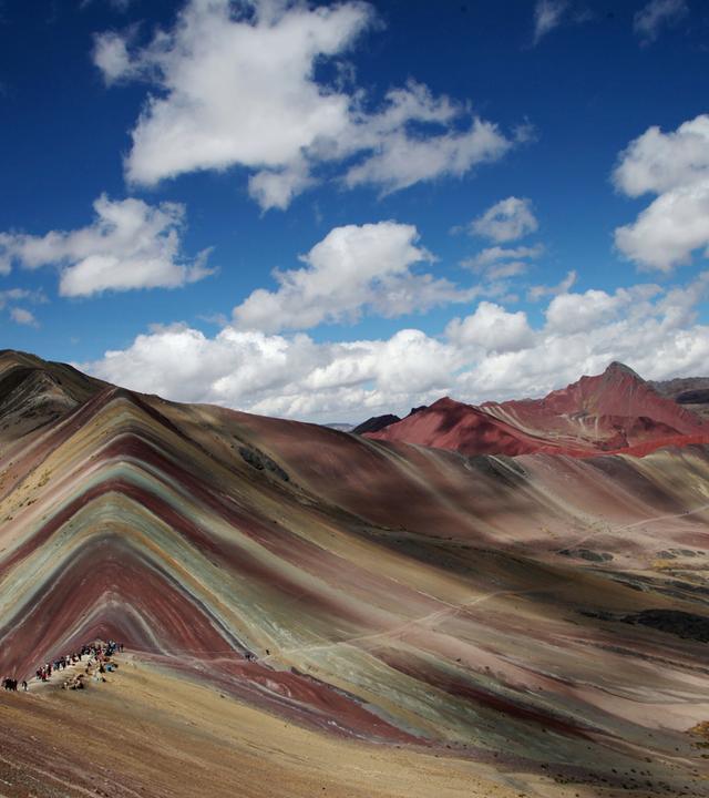 Berge in Regenbogenfarben