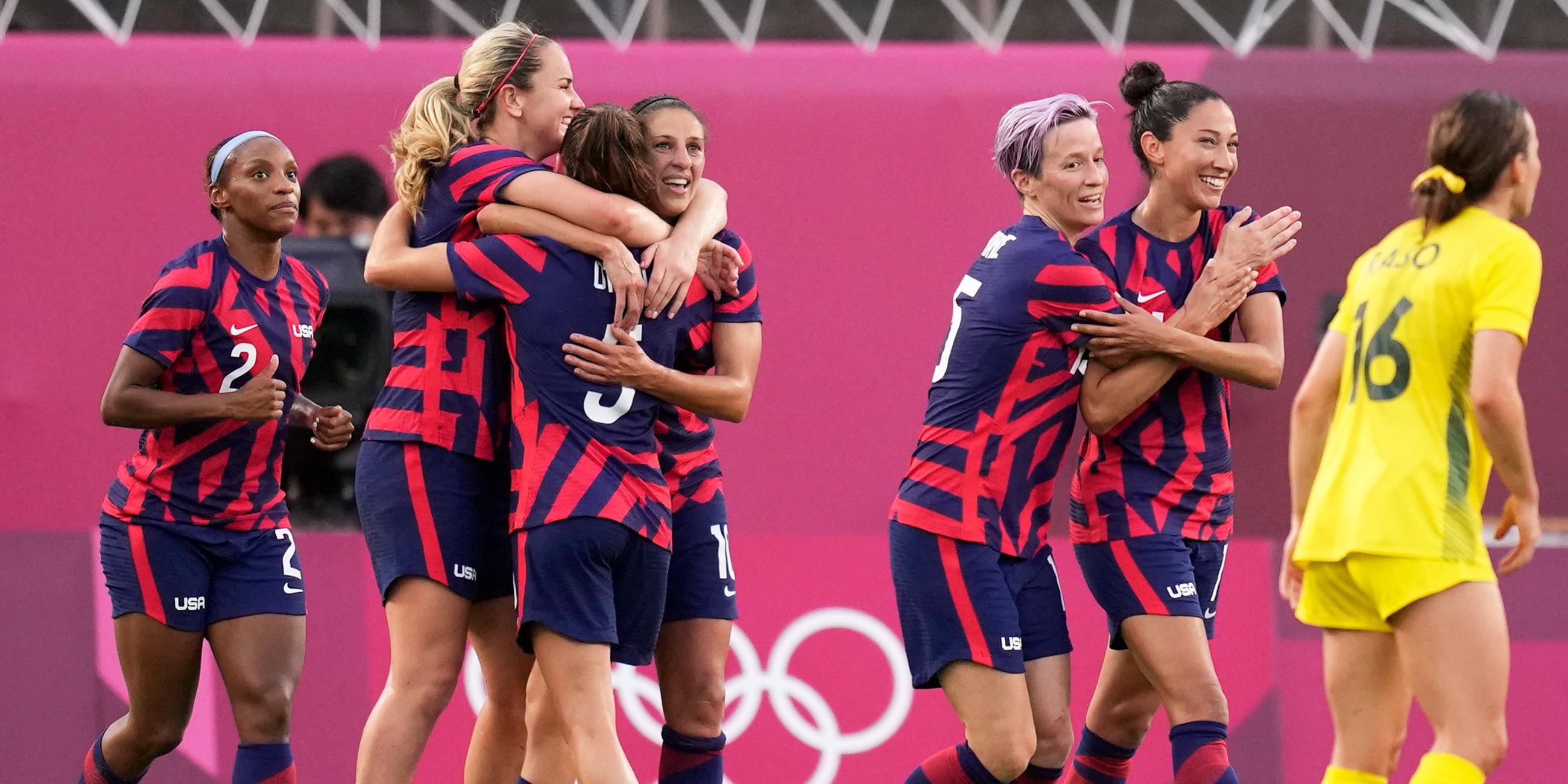 Die Spielerinnen der USA jubeln über ihren Sieg