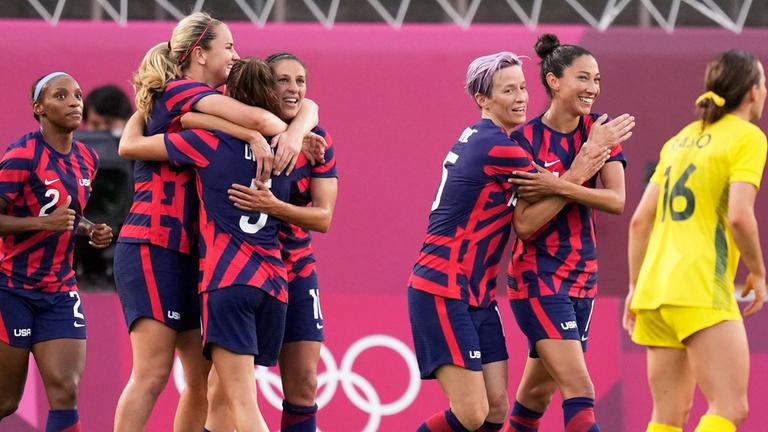 Die Spielerinnen der USA jubeln über ihren Sieg