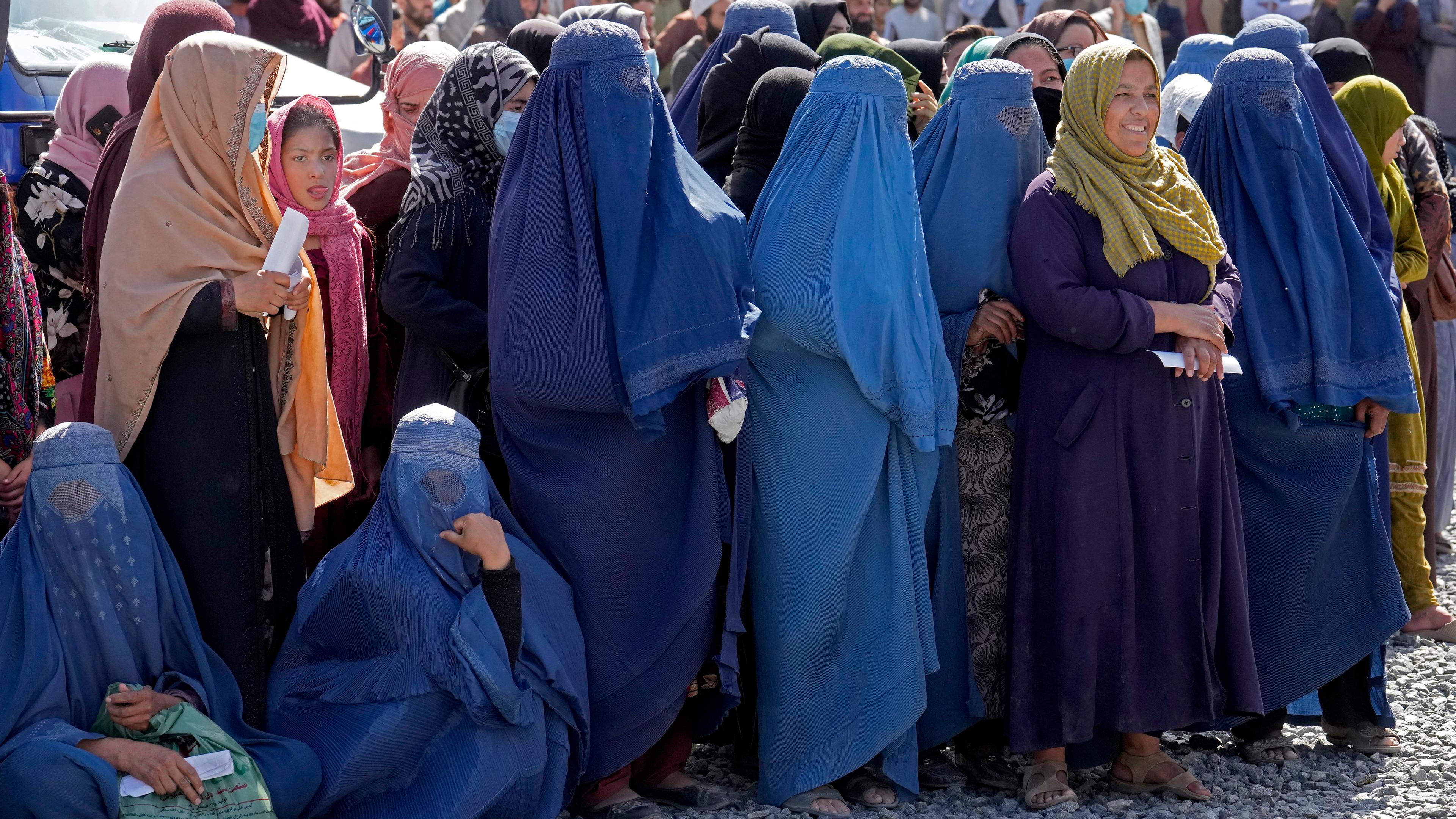 Frauen in Afghanistan müssen wieder Burka tragen