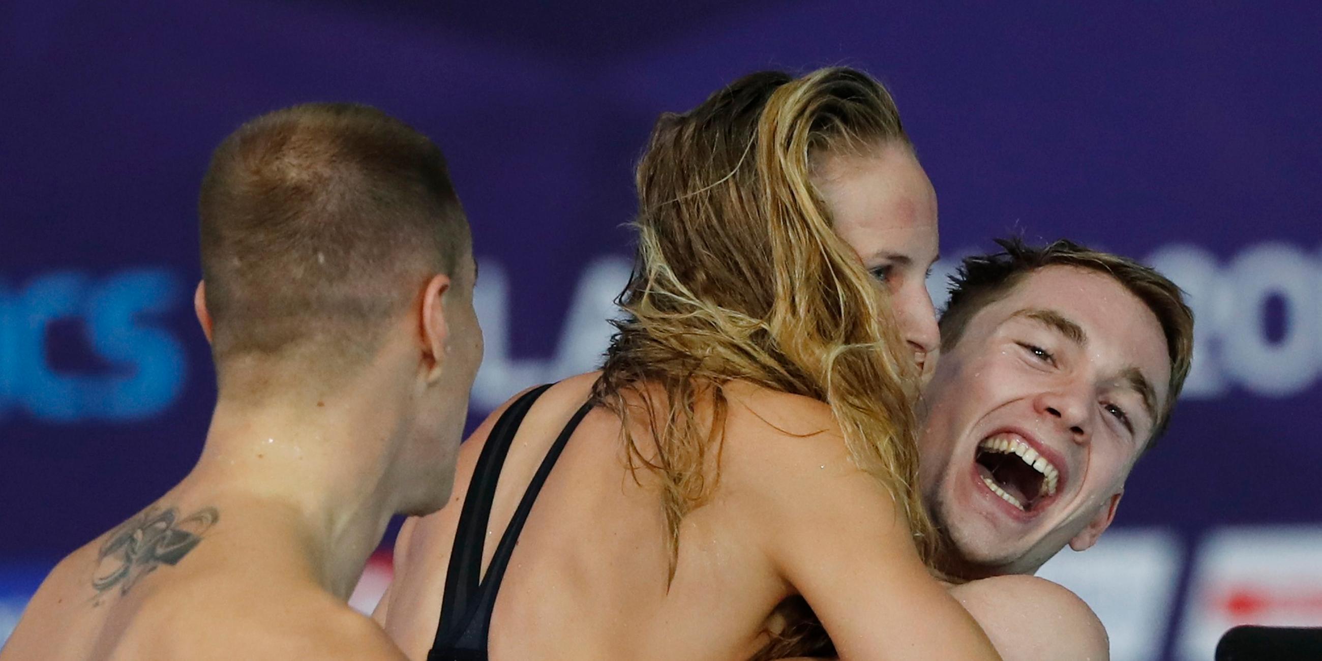 Die deutschen Schwimmer gewinnen die 4x200m Freistil Staffel