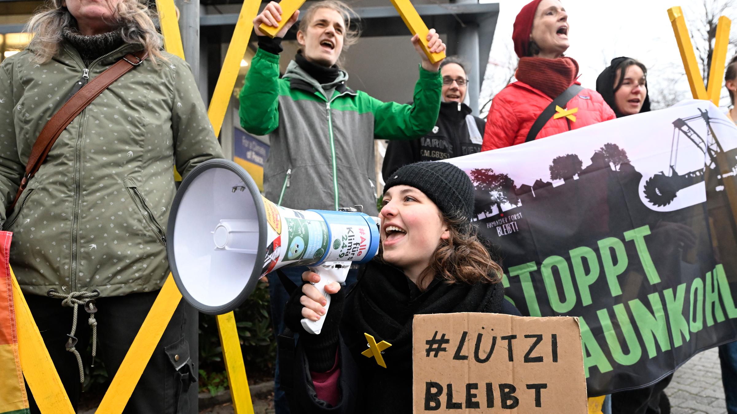 Protestanten und Protestantinnen von Fridays for Future in Lützerath