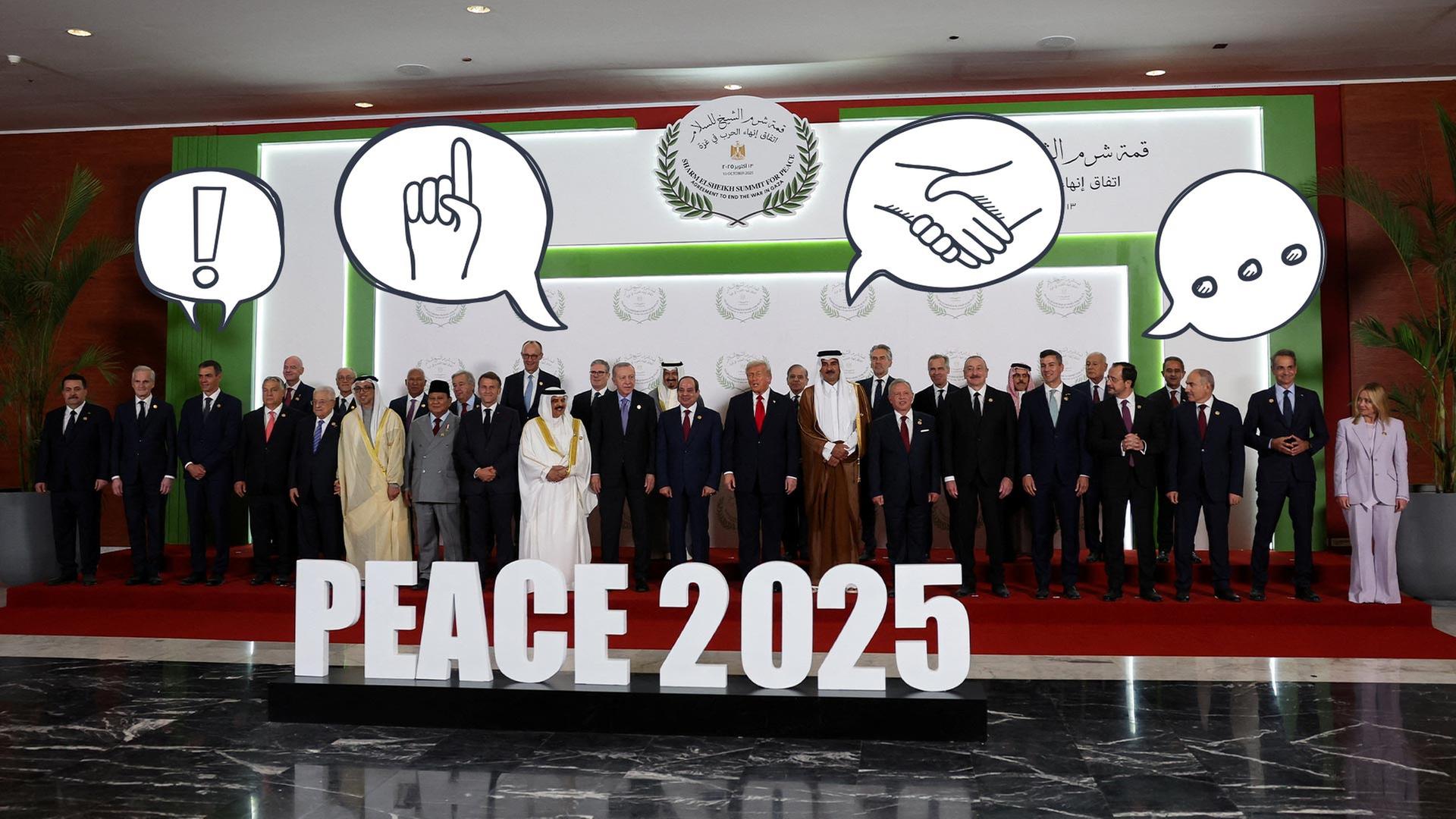 Mehrere Menschen stehen in einer Reihe nebeneinander und posieren für ein Foto. Davor steht in großen Buchstaben Peace 2025, darüber sind mehrere Sprechblasen zu sehen.