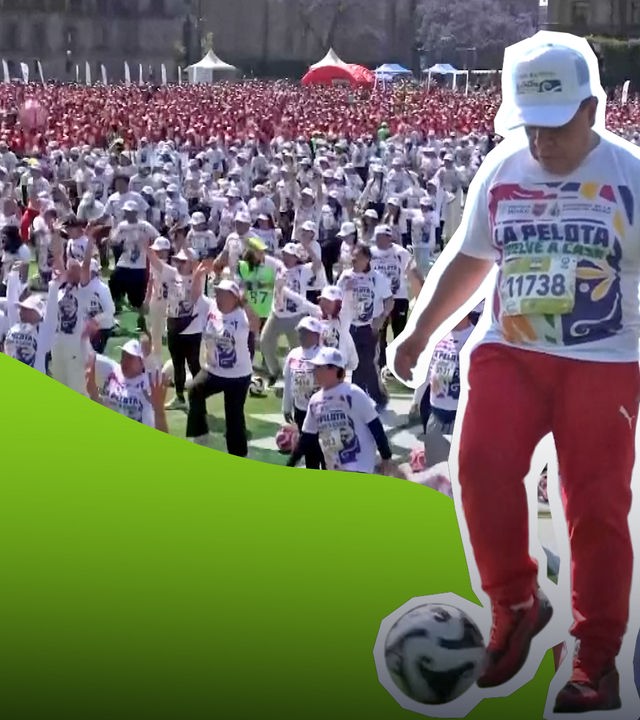 Bildcollage: Im Hintergrund sind viele menschen beim Fußballtrianing zu sehen, im Vordergrund Cutout eines Fußballspielers mit Ball am Fuß