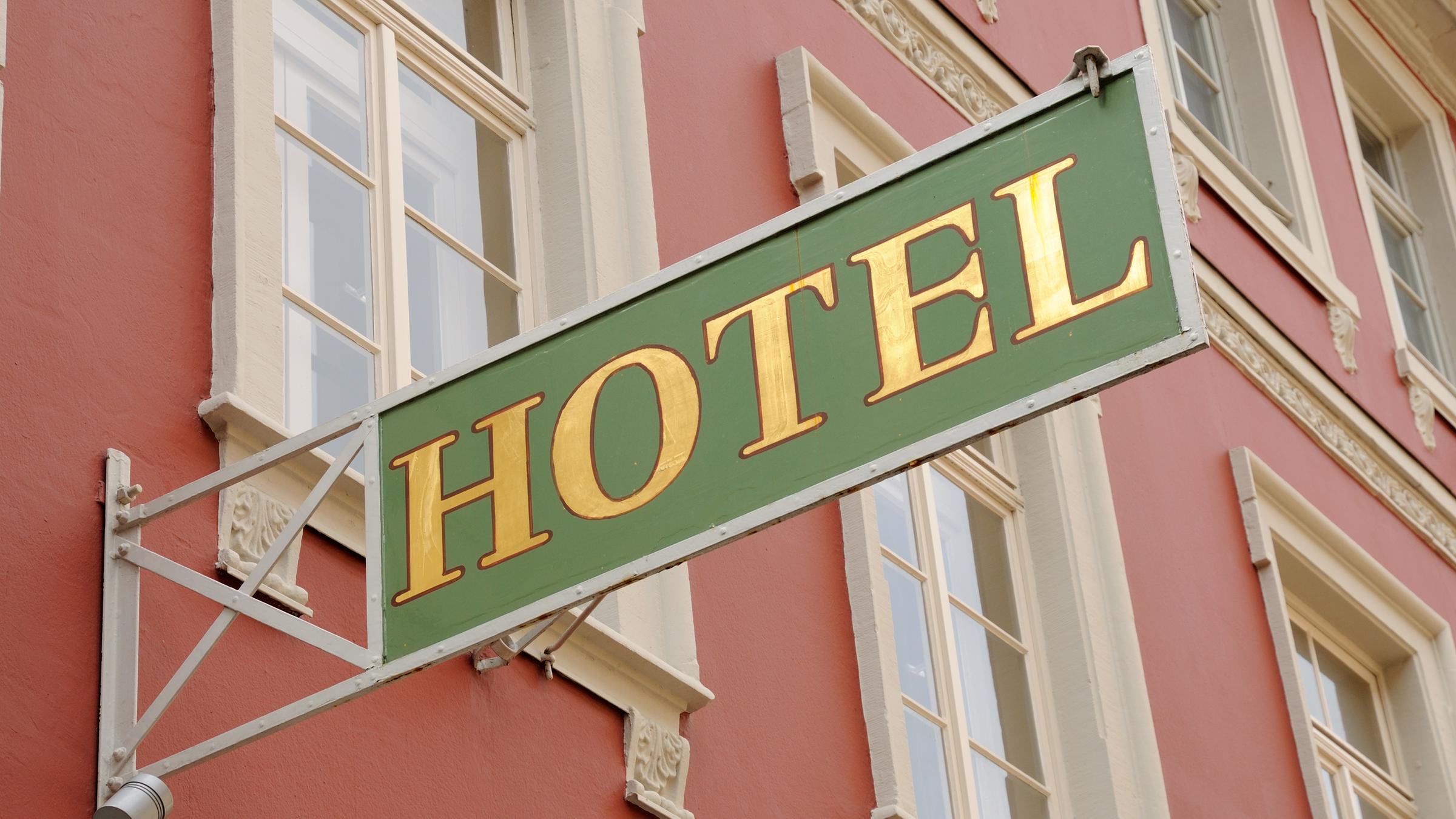 Gegenstände, deren Bezeichnung eigentlich aus dem Französischen stammen und eingedeutscht wurden. 