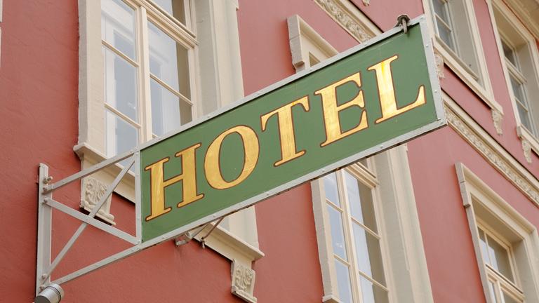 Gegenstände, deren Bezeichnung eigentlich aus dem Französischen stammen und eingedeutscht wurden. 