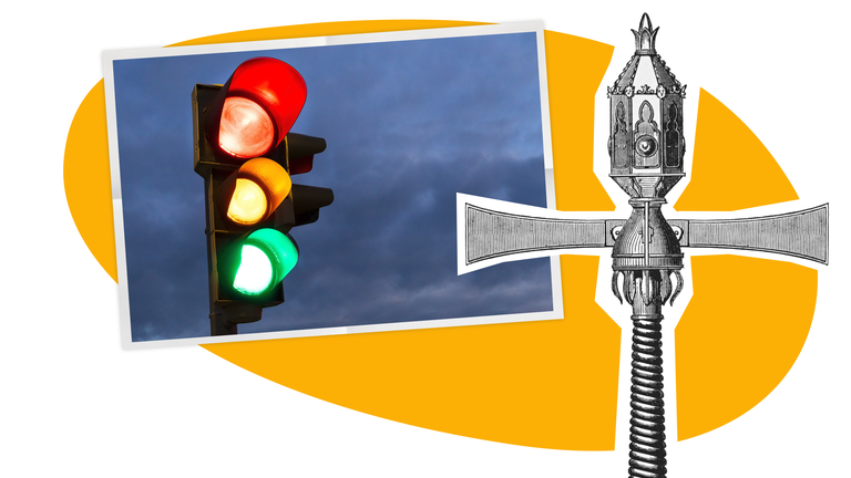 Vor orangem Hintergrund sieht man eine moderne Verkehrsampel, wie sie heute aussieht. Daneben ist die Zeichnung einer historischen Ampel abgebildet - also so, wie Ampeln früher aussahen.