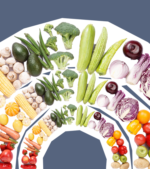 Obst und Gemüse in Form und mit den Farben eines Regenbogens