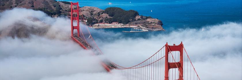 Die Golden Gate Bridge im Nebel