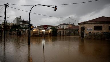 Eine überflutete Straße in der Stadt Volos
