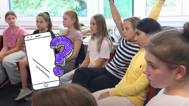 Kinder sitzen im Stuhlkreis, darauf ein Handy-Doodle und ein Fragezeichen in lila