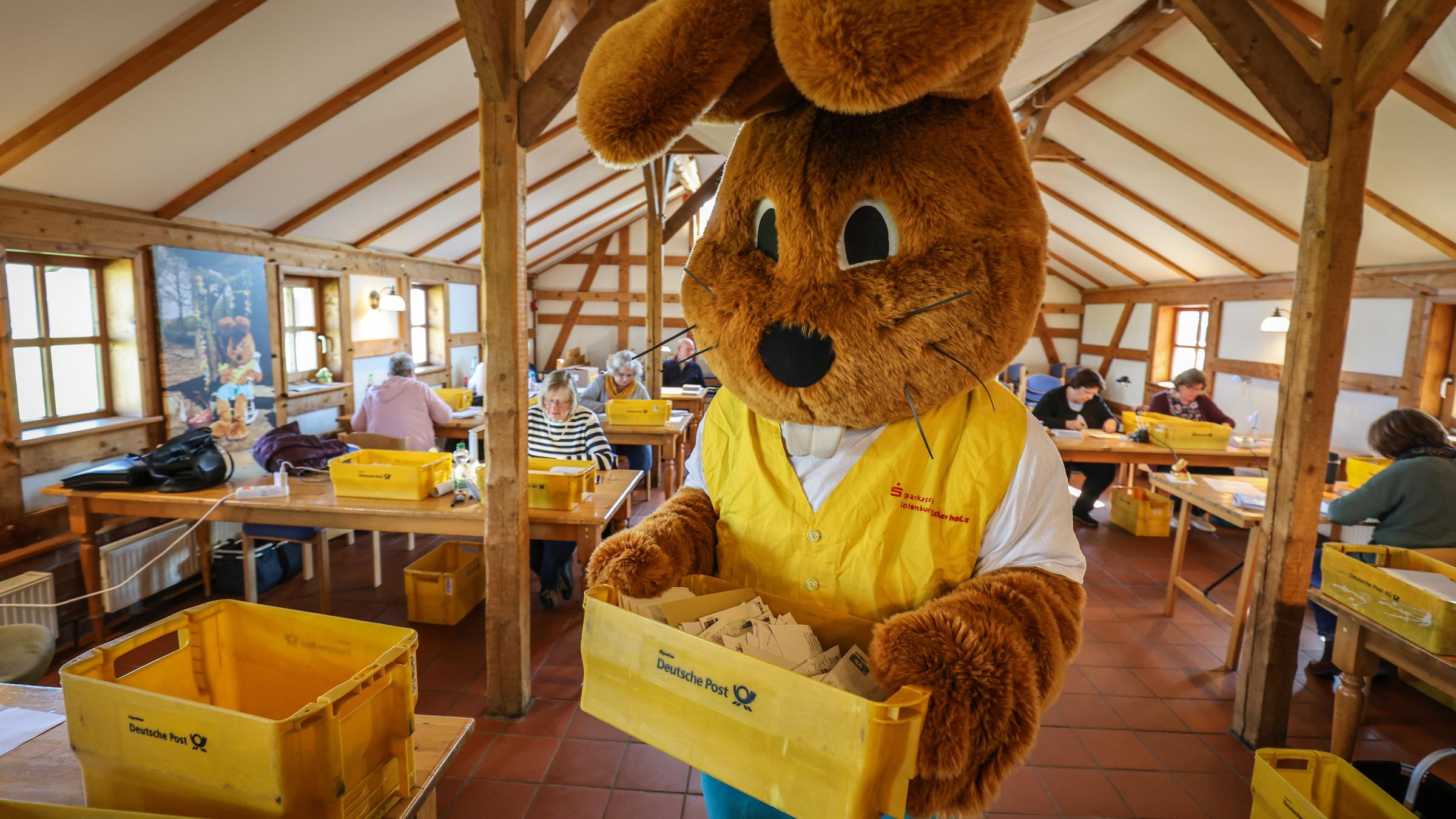 Hanni Hase vom Osterpostamt