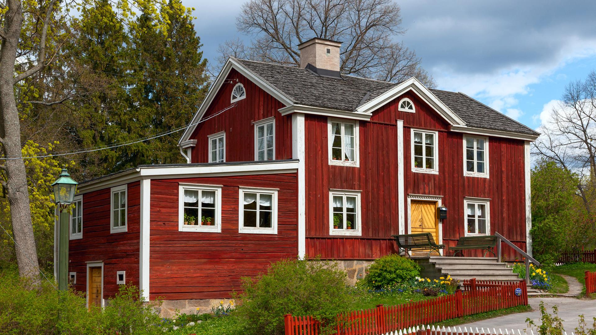 Rotes Holzhaus in Schweden