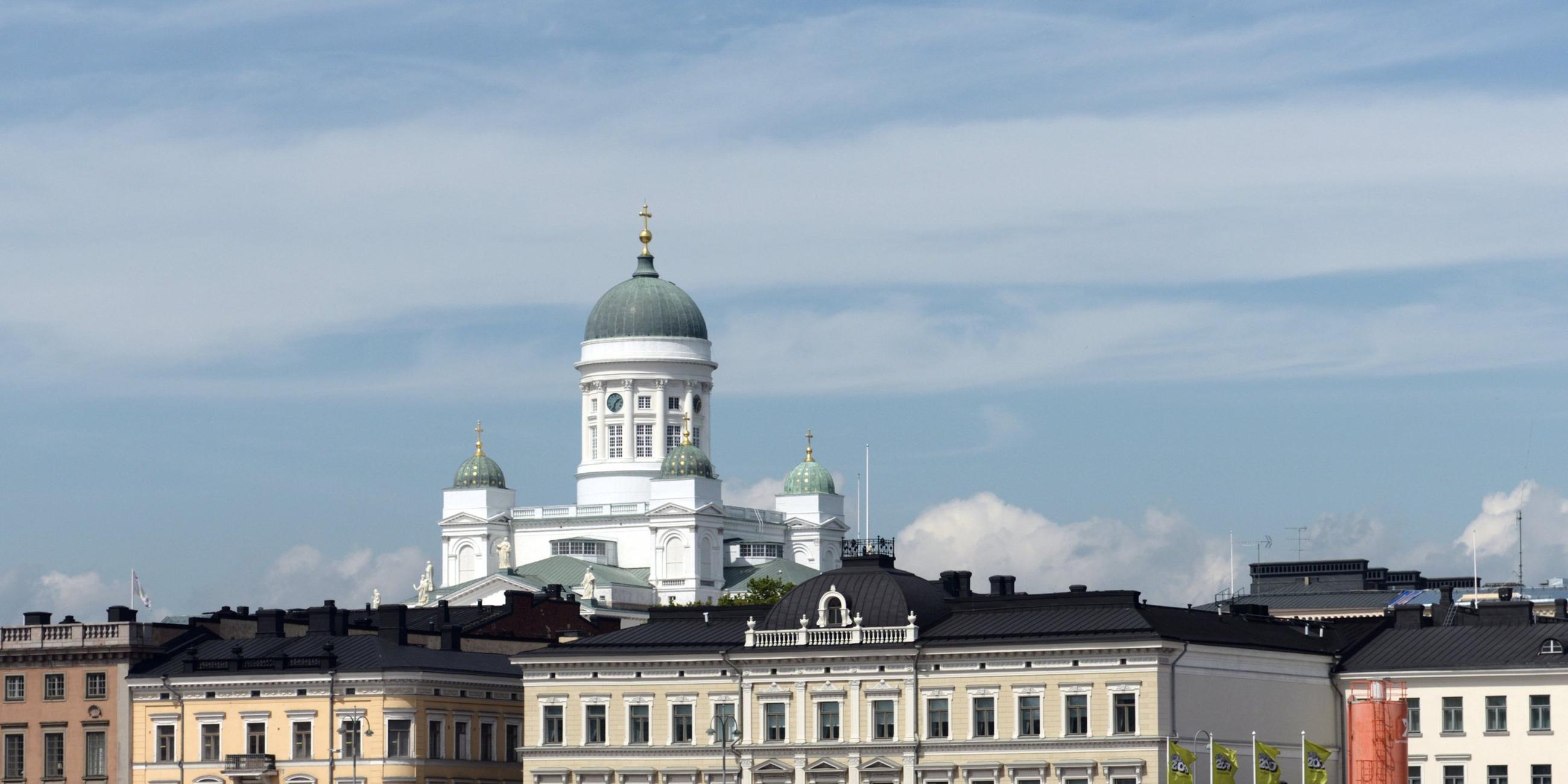 Der Hafen von Helsinki mit dem Dom