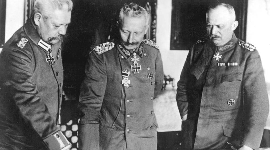 hindenburg, kaiser wilhelm II und Ludendorff bei lagebesprechung - 1919