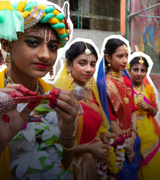 Das Zeichen, das ihr hier seht, ist die heilige Silbe "Om". Es ist eines der wichtigsten Symbole des Hinduismus.