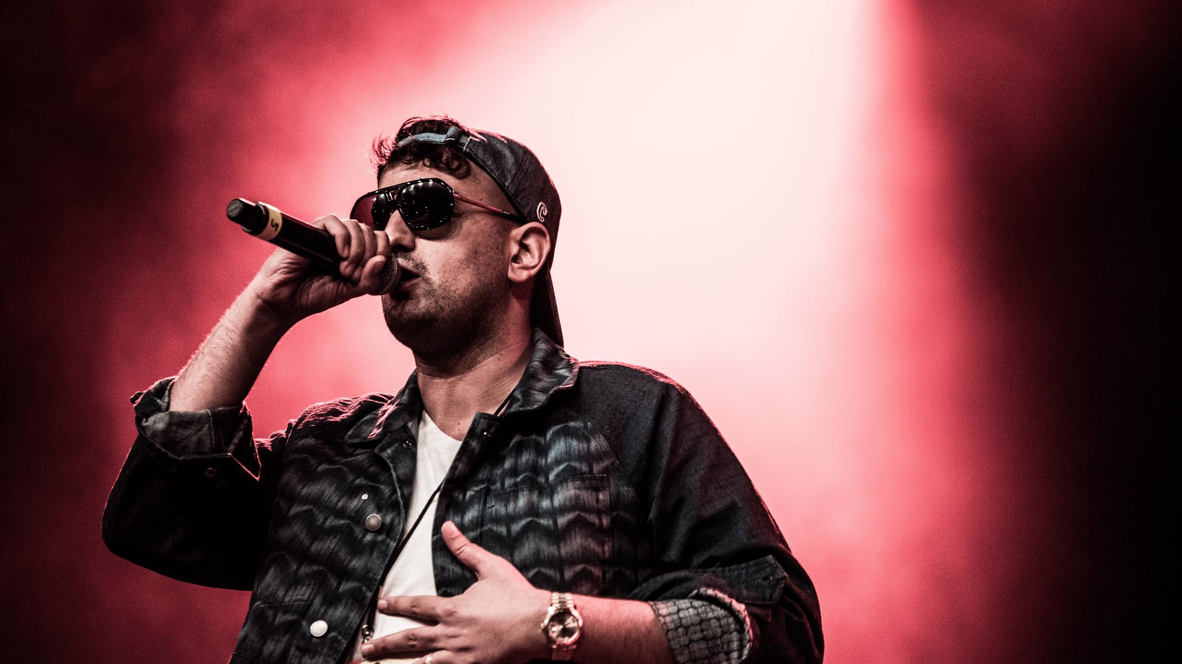 Rapper Haftbefehl bei einem Auftritt