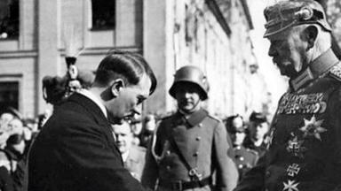Hitlers Ernennung zum Reichskanzler am 30. Januar 1933 bedeutet faktisch das Ende der Weimarer Republik.