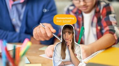 Eine Collage zeigt eine Frau, die fragend schaut, hinter ihr ein Foto, das einen Erwachsenen und ein Kind beim Lernen zeigt, beide halten einen Stift in der Hand, darüber steht auf gelbem Hintergrund Homeschooling statt Schule